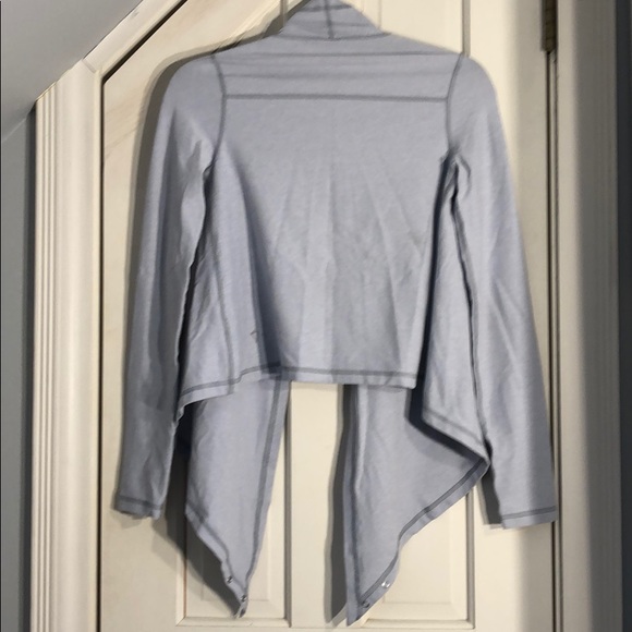 Ivivvia Lavender Multipurpose Snap-Button Shrug - Picture 3 of 6